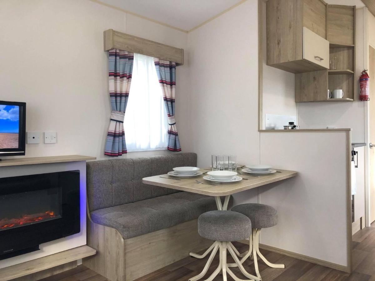 Ash Standard Holiday Home Чапъл Сейнт Лионардс Екстериор снимка