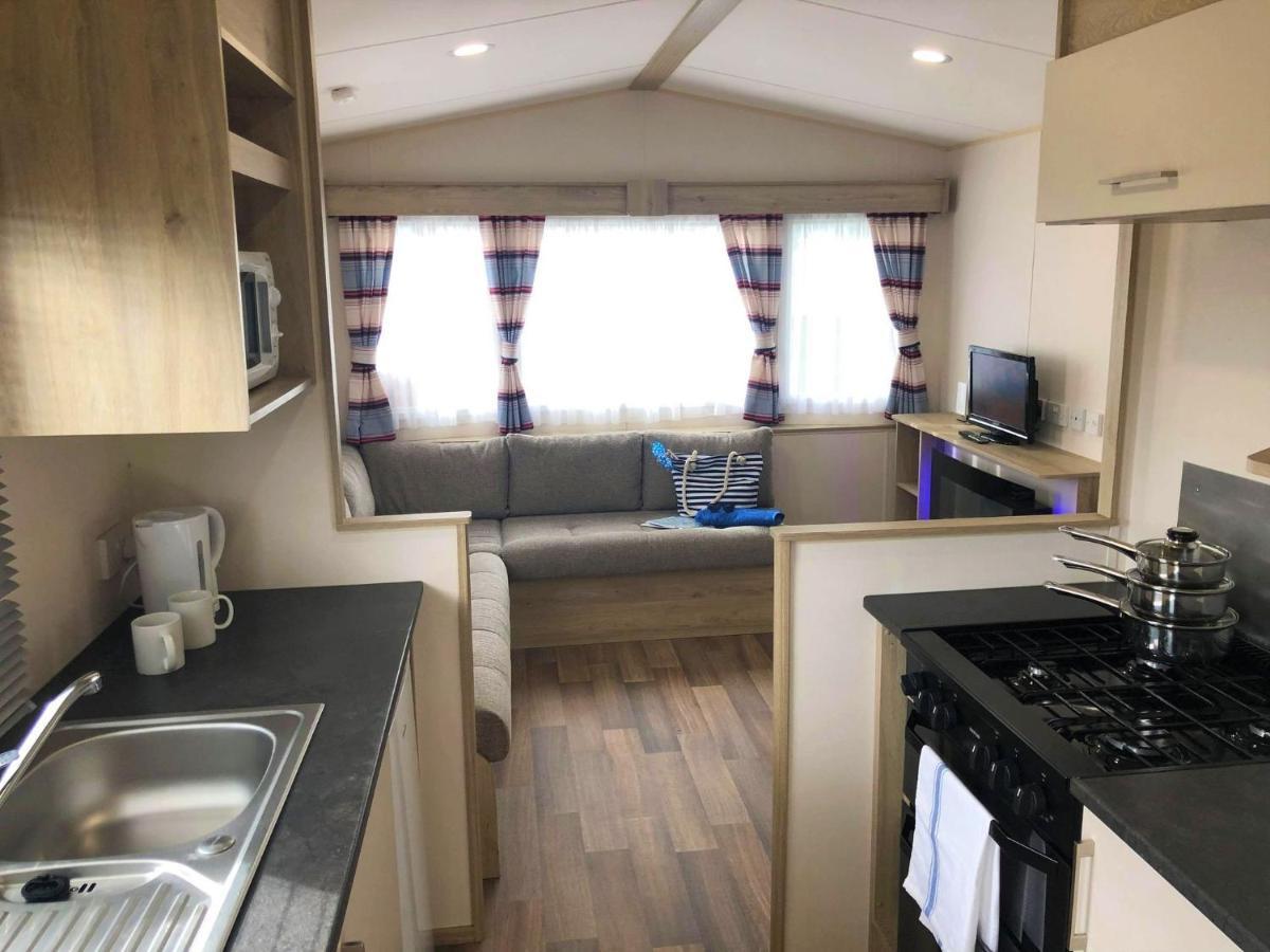 Ash Standard Holiday Home Чапъл Сейнт Лионардс Екстериор снимка